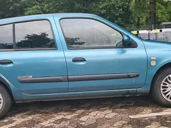 Blau Gebraucht 2003 Renault Clio II Kleinwagen | 1.500 € (Fairer Preis)