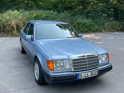 Blau Gebraucht 1992 Mercedes E200 Limousine | 6.800 €