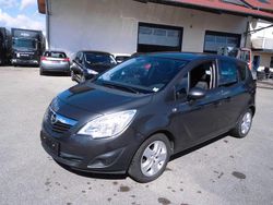 Grau Gebraucht 2011 Opel Meriva Design Edition Van / Kleinbus | 3.750 € (Superpreis)
