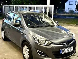 Silber Gebraucht 2014 Hyundai i20 Edition Limousine | 5.999 € (Fairer Preis)