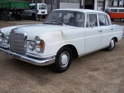 Weiß Gebraucht 1967 Mercedes 230 Limousine | 8.850 €