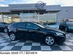 Schwarz Gebraucht 2018 Volvo V40 Kinetic Limousine | 14.888 € (Guter Preis)