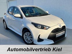Weiß Gebraucht 2023 Toyota Yaris Comfort Limousine | 13.990 € (Fairer Preis)