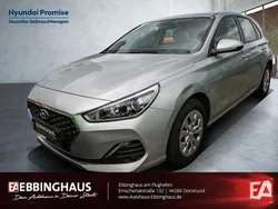 Silber Gebraucht 2019 Hyundai i30 Select Limousine | 13.990 € (Fairer Preis)