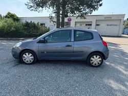 Blau Gebraucht 2009 Renault Clio III Expression Limousine | 399 € (Superpreis)