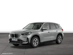 Spacesilber metallic Gebraucht 2023 BMW iX1 SUV | 45.024 € (Teuer)