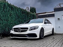 Weiß Gebraucht 2017 Mercedes C63 AMG AMG Kombi | 37.800 € (Fairer Preis)
