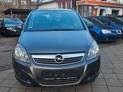 Grau Gebraucht 2012 Opel Zafira Family Van / Kleinbus | 5.200 € (Teuer)
