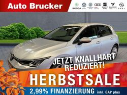 Silber Gebraucht 2022 VW Golf VIII Life Limousine | 18.760 € (Guter Preis)