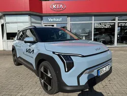Hell blau metallic Gebraucht 2024 Kia EV3 4 SUV | 37.990 € (Guter Preis)