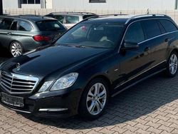 Obsidianschwarz metalliclack Gebraucht 2011 Mercedes E250 Avantgarde Kombi | 9.400 € (Guter Preis)