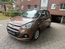 Braun Gebraucht 2016 Hyundai i10 Kleinwagen | 6.300 € (Guter Preis)