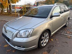 Grau Gebraucht 2006 Toyota Avensis Kombi | 2.980 € (Fairer Preis)