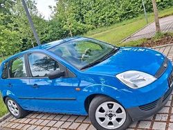 Blau Gebraucht 2004 Ford Fiesta Kleinwagen | 1.200 € (Fairer Preis)