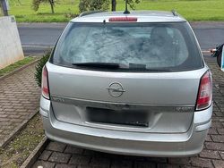 Silber Gebraucht 2007 Opel Astra Kombi | 2.000 € (Etwas zu teuer)