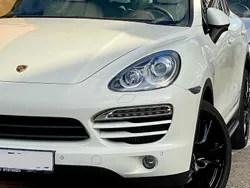 Weiß Gebraucht 2011 Porsche Cayenne SUV | 15.900 €
