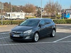 Grau Gebraucht 2011 Opel Astra Kombi | 3.400 €