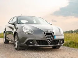 Grau Gebraucht 2012 Alfa Romeo Giulietta Kleinwagen | 5.900 € (Fairer Preis)