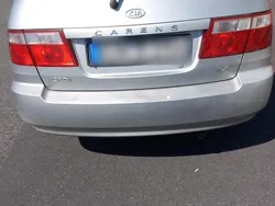 Silber Gebraucht 2006 Kia Carens Van / Kleinbus | 1.900 €
