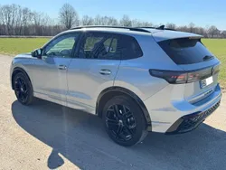 Grau Gebraucht 2024 VW Tiguan R-line SUV | 51.900 € (Guter Preis)