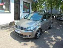 Braun Gebraucht 2010 VW Golf Plus Cross Comfortline Van / Kleinbus | 4.650 € (Fairer Preis)