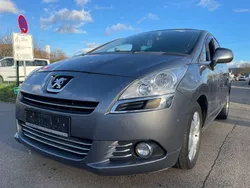 Grau Gebraucht 2011 Peugeot 5008 Active Van / Kleinbus | 3.999 € (Fairer Preis)