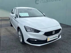 Weiß Gebraucht 2024 Seat Leon Style Limousine | 27.950 € (Guter Preis)