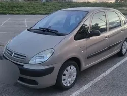 Grau Gebraucht 2003 Citroën Xsara Picasso Exclusive Van / Kleinbus | 1.200 € (Teuer)