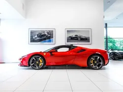 Rot Gebraucht 2024 Ferrari SF90 | 514.900 €
