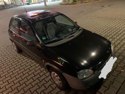 Schwarz Gebraucht 1997 Opel Corsa Kleinwagen | 750 € (Guter Preis)