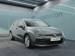 Grau Gebraucht 2024 VW Golf VIII Life Limousine | 24.599 € (Fairer Preis)