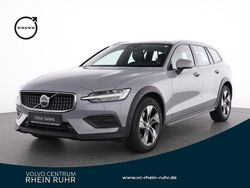 Grau Gebraucht 2023 Volvo V60 CC Plus Kombi | 36.980 € (Fairer Preis)