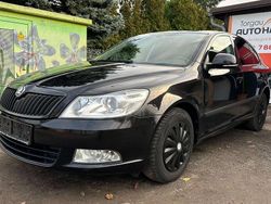 Schwarzmagic perleffekt Gebraucht 2011 Skoda Octavia Ambiente Kleinwagen | 5.999 € (Fairer Preis)