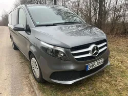 Grau Gebraucht 2022 Mercedes V250 Van / Kleinbus | 42.500 €
