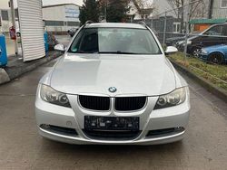 Silber Gebraucht 2005 BMW 320 Performance Kombi | 900 €