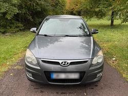 Grau Gebraucht 2010 Hyundai i30 Kleinwagen | 1.800 € (Superpreis)