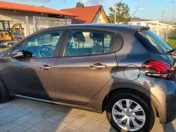 Grau Gebraucht 2019 Peugeot 208 Kleinwagen | 9.500 €
