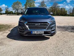 Grau Gebraucht 2019 Hyundai Tucson Trend SUV | 18.400 € (Fairer Preis)