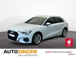 Gletscherweiß metallic Gebraucht 2023 Audi A3 Sportback e-tron Ambiente Limousine | 32.430 € (Etwas zu teuer)