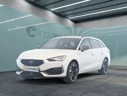 Weiß Gebraucht 2024 Cupra Leon Kombi | 36.990 € (Teuer)