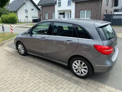 Grau Gebraucht 2014 Mercedes B180 Van / Kleinbus | 12.300 € (Fairer Preis)