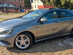Grau Gebraucht 2015 Mercedes A180 Urban Limousine | 13.000 € (Fairer Preis)