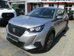 Perlmutt weiss Gebraucht 2021 Peugeot 2008 Active SUV | 15.980 € (Fairer Preis)