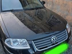 Schwarz Gebraucht 2004 VW Passat Kombi | 500 € (Superpreis)
