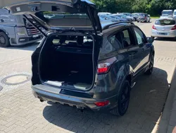 Weiß Gebraucht 2018 Ford Kuga ST-Line SUV | 18.490 € (Etwas zu teuer)