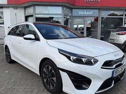 Deluxeweiß metallic Gebraucht 2024 Kia Ceed Sportswagon Spirit Kombi | 32.990 €