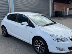 Weiß Gebraucht 2011 Opel Astra Selection Limousine | 4.900 € (Fairer Preis)