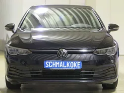Deep black pearlescent (metallic) Gebraucht 2023 VW Golf VIII Life Limousine | 23.750 € (Fairer Preis)