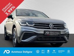 Pyritsilber metallic Gebraucht 2024 VW Tiguan Allspace Move SUV | 40.390 € (Teuer)