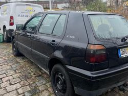 Schwarz Gebraucht 1997 VW Golf IV Edition Kleinwagen | 1.900 €